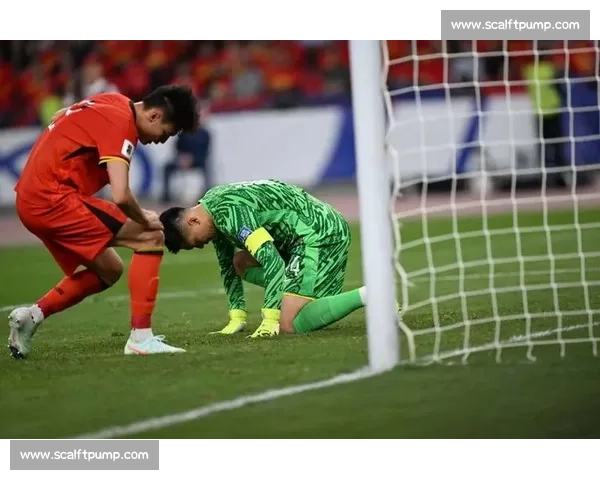 心碎！国足憾负韩国，出线希望渺茫，球迷泪洒赛场！